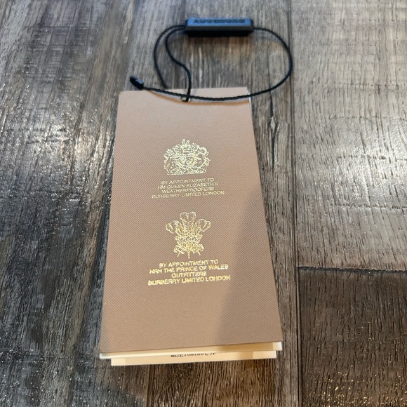 NWT Burberry Cashmere Scarf - Picture 10 of 12